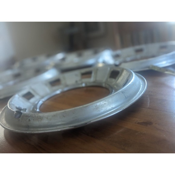 VW Trim Rings AND Hubcaps. 6 Trim Rings & 5 Hubcaps. Rings = 321.601.155.BYDM - Picture 16 of 16